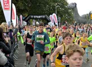 Record-breaking Loch Ness Marathon: Best Runner Pictures news-29092024-235416