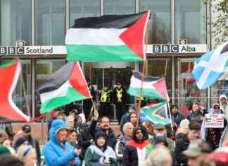 Pro-Palestine Group Protests Outside BBC HQ Over Gaza Coverage news-26102024-202846