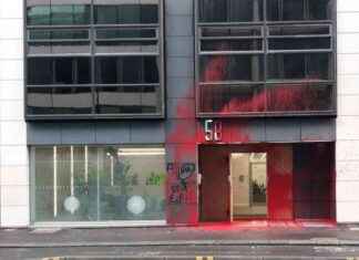 Activists Vandalize Bank’s Glasgow Offices in Support of Palestine news-03112024-210746