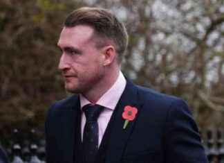 Ex-Scotland Rugby Captain Stuart Hogg Acknowledges Domestic Abuse – Insights & Impact news-04112024-163730
