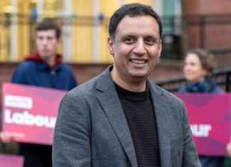 Candidates Criticize Anas Sarwar’s ‘Convenient’ Winter Fuel U-Turn news-19112024-192627