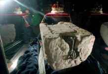 Protester confesses to vandalizing Stone of Destiny exhibit protester-confesses-to-vandalizing-stone-of-destiny-exhibit