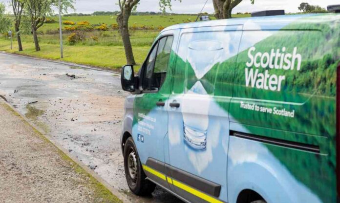 burst-pipe-causes-water-shortage-and-road-closure-at-kintrae-brae